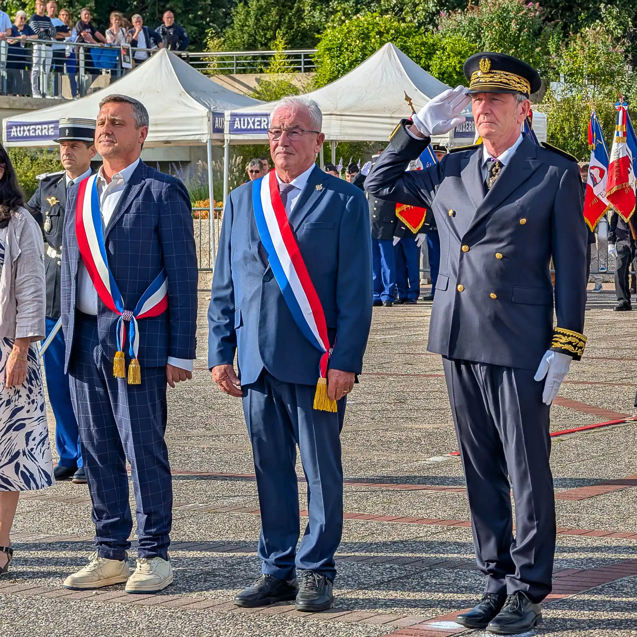 Daniel Grenon, député de l’Yonne, aux côtés du maire d’Auxerre et du préfet lors d’une cérémonie patriotique