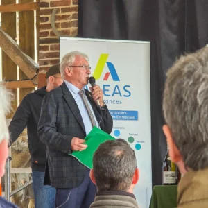 Daniel Grenon, député de l’Yonne, prend la parole lors d’un événement local en milieu rural