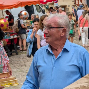 Daniel Grenon, député de l’Yonne, en visite sur un marché local en août 2024
