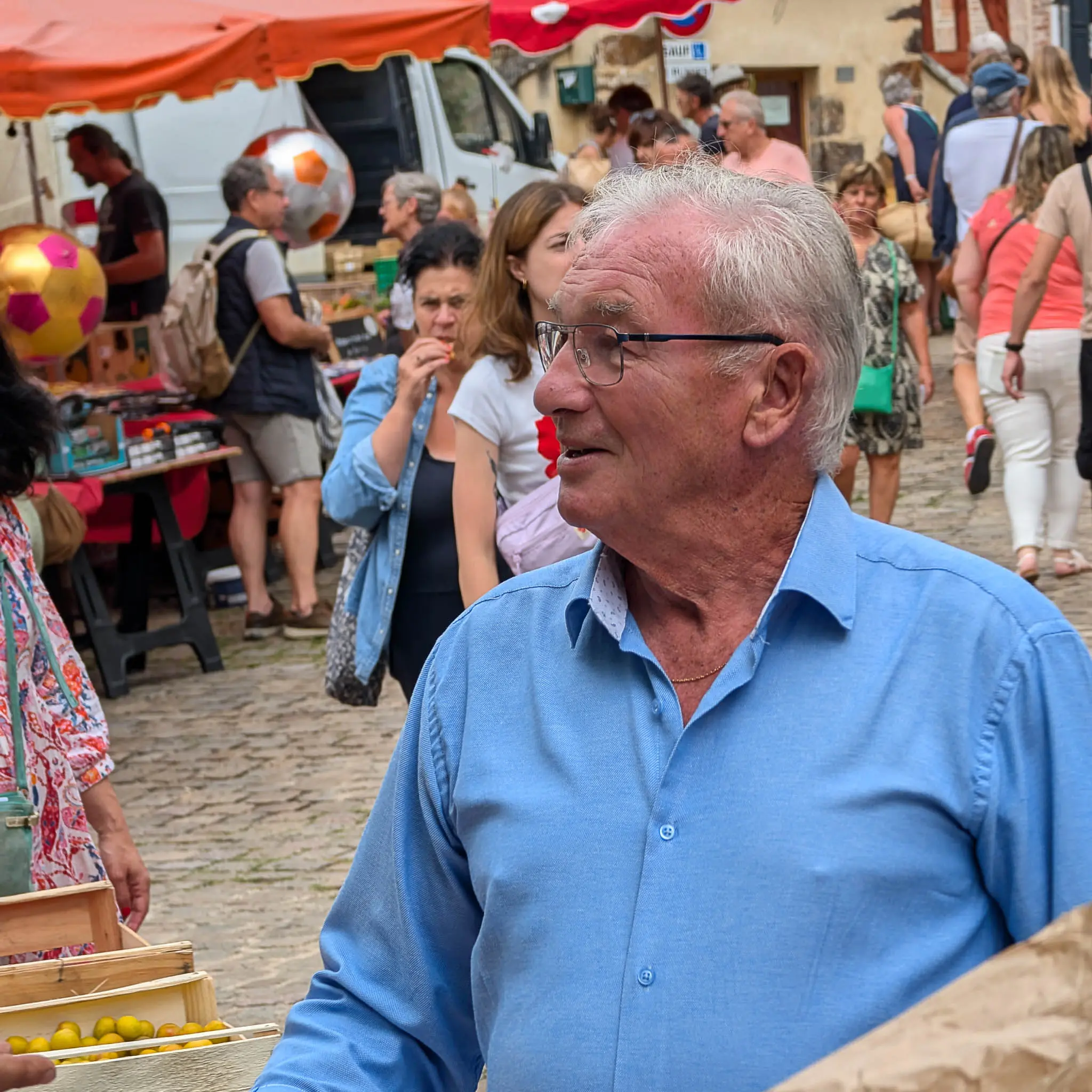 Daniel Grenon, député de l’Yonne, en visite sur un marché local en août 2024